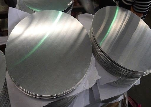 Grade 1235 Food Aluminiowa taca okrągła Formowana na zimno srebrna taca gastronomiczna