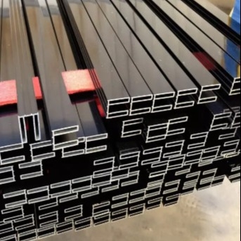 Stacje robocze Profil wytłaczany z aluminium 5052 5083 Kwadratowy antykorozyjny 5,0 mm